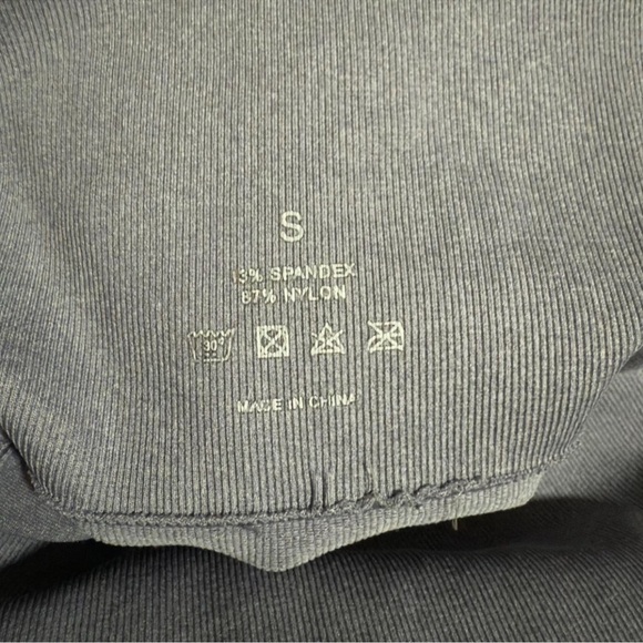 NVGTN Seamless Gray Scrunch Butt Leggings Small Gym High Waist Sculpt - Picture 3 of 3